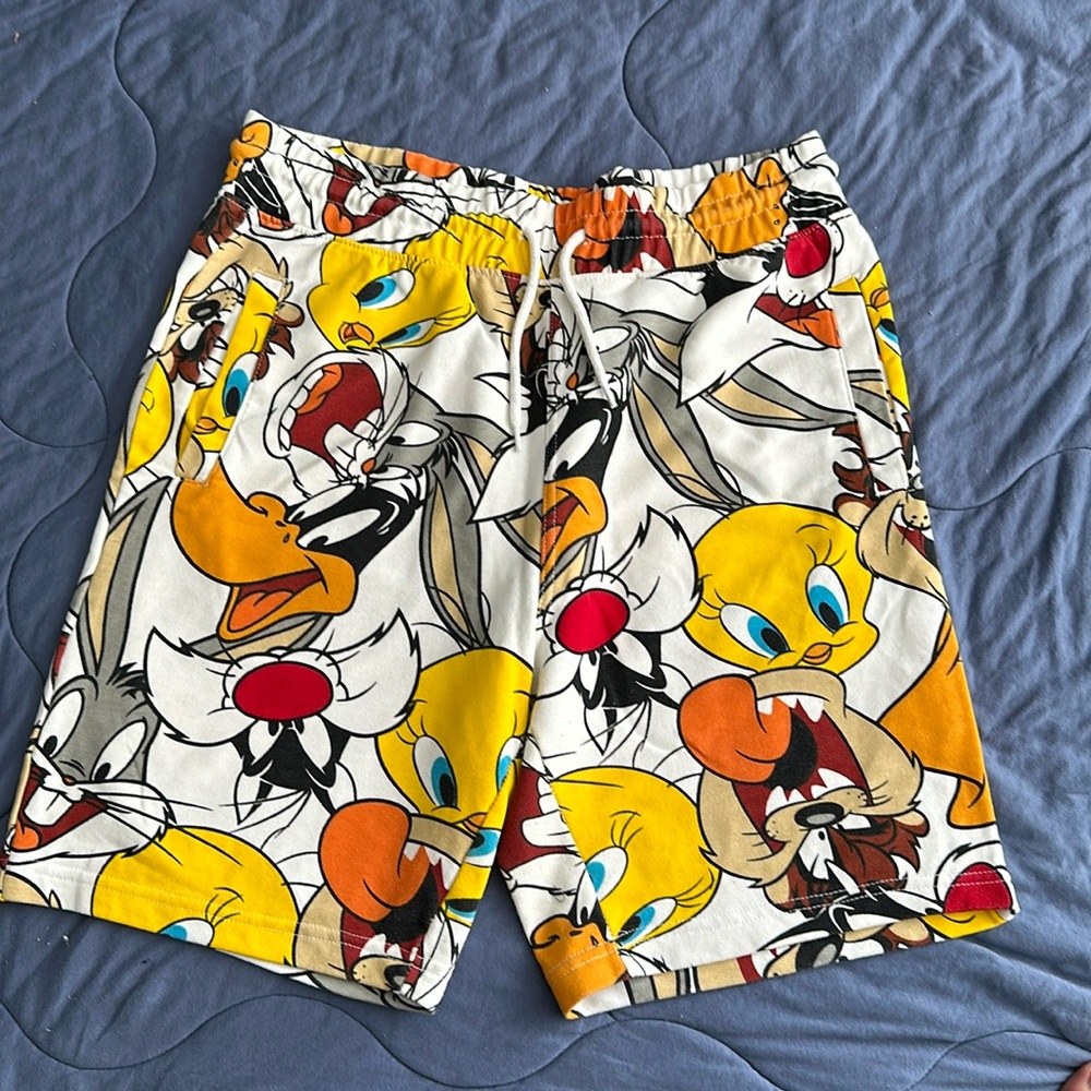 Men loonie tunes shorts